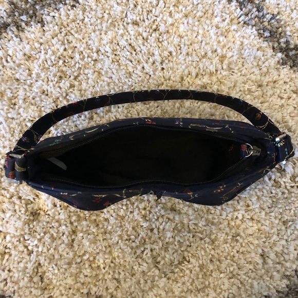 Cute Bustier Shaped Floral Embroidered Han… - Picture 6 of 7